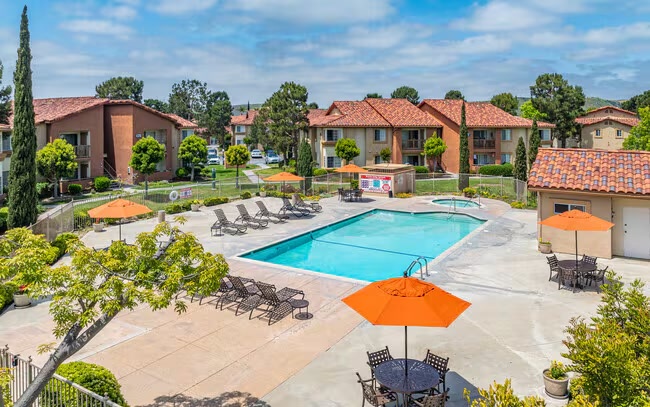 501 S. Freeman Street, Oceanside · pool courtyard